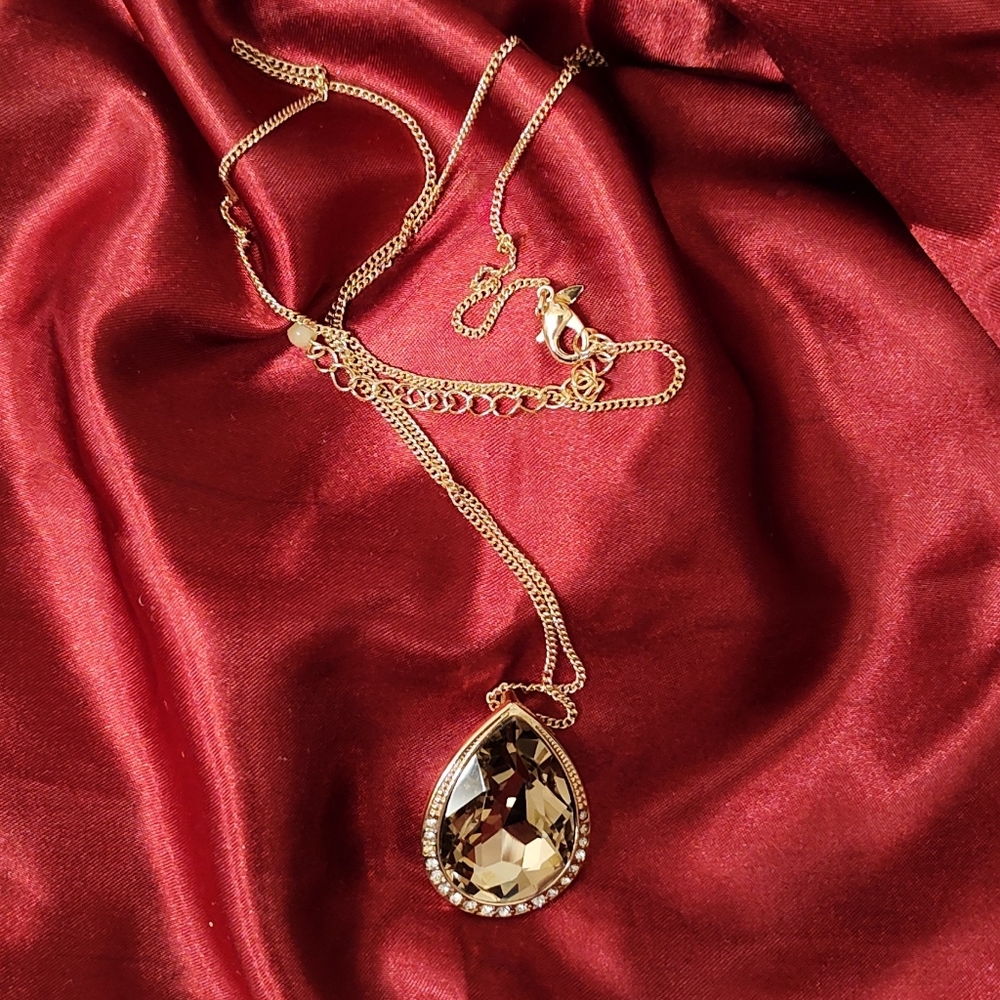 Avon Radiant Topaz Gold Tone Teardrop Pendant Necklace